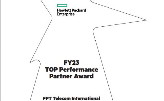 FTI-nhan-giai-top-performance-partner-HPE-2023-1
